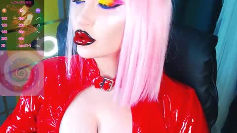 Snapshot of crazypinkyball chatting on 10/14/25, 03:57 Roxy online show from 10/14/25, 03:57