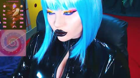 Snapshot of crazypinkyball chatting on 10/26/25, 02:23 Roxy online show from 10/26/25, 02:23