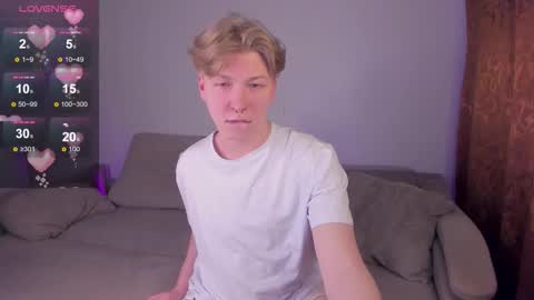 Snapshot of creamcherrystudio chatting on 10/23/25, 01:38 TheMikeSever online show from 10/23/25, 01:38