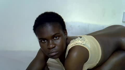 Snapshot of creamy_petite11 chatting on 06/17/26, 10:06 creamy_petite11 online show from 06/17/26, 10:06