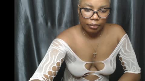 Snapshot of creamy_xvanila chatting on 05/06/26, 03:06 venessa online show from 05/06/26, 03:06
