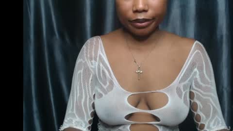 Snapshot of creamy_xvanila chatting on 05/07/26, 05:40 venessa online show from 05/07/26, 05:40