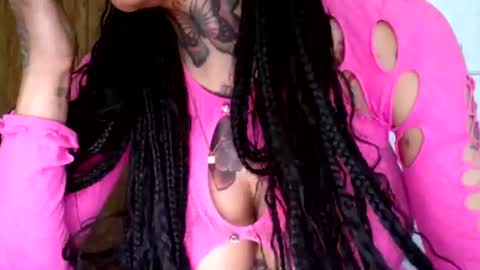 Snapshot of creamyexotica chatting on 01/10/25, 05:13 CreamyExotica online show from 01/10/25, 05:13