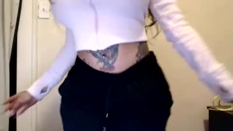 Snapshot of creamyexotica chatting on 02/03/25, 04:04 CreamyExotica online show from 02/03/25, 04:04