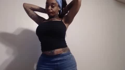 Snapshot of creamyexotica chatting on 09/17/25, 01:02 CreamyExotica online show from 09/17/25, 01:02