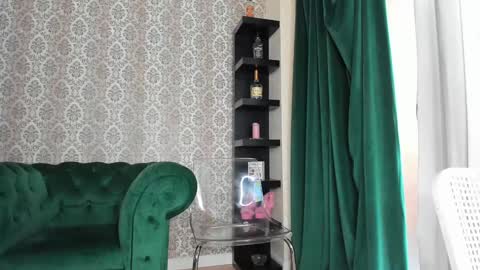 Snapshot of creamyinkk chatting on 01/28/25, 11:38 Sophie online show from 01/28/25, 11:38