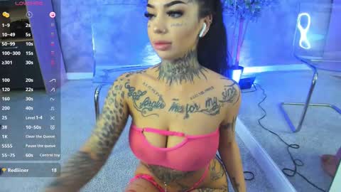 Snapshot of creamyinkk chatting on 09/24/25, 06:39 Sophie online show from 09/24/25, 06:39