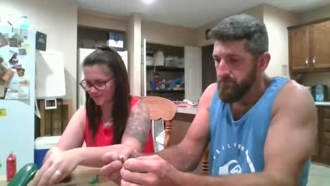 Snapshot of creeksidecouple chatting on 09/29/25, 03:44 Creeksidecouple online show from 09/29/25, 03:44