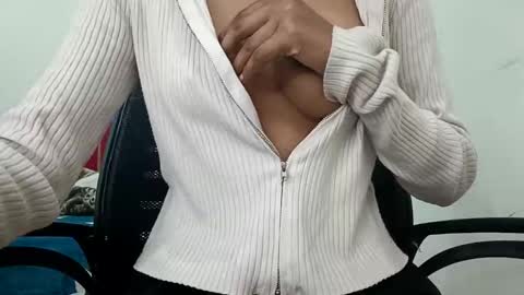 crezy_girl_0143 online show from 11/03/25, 10:27