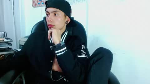 Snapshot of criiscs chatting on 11/06/25, 06:58 criiscs online show from 11/06/25, 06:58