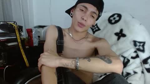 Snapshot of criiscs chatting on 11/08/25, 06:13 criiscs online show from 11/08/25, 06:13