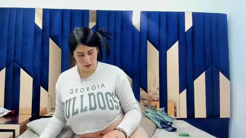 Snapshot of criistaal__ chatting on 03/08/25, 08:33 Criistaal   online show from 03/08/25, 08:33