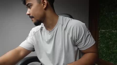 Snapshot of crimson_heart chatting on 12/19/25, 12:23 Crimson heart online show from 12/19/25, 12:23