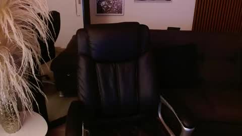 Snapshot of crimson_tati chatting on 02/06/25, 04:10 Tatiana online show from 02/06/25, 04:10