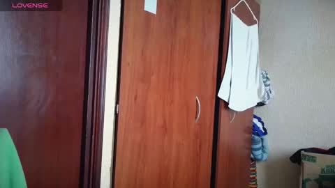 Snapshot of cris2428 chatting on 10/30/25, 01:56 cris2428 online show from 10/30/25, 01:56