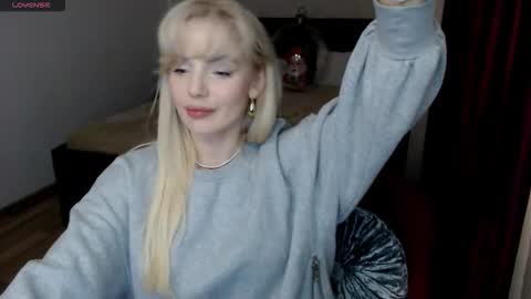 cris_tinne online show from 12/18/25, 03:18