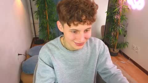 Snapshot of crisp1n chatting on 03/12/26, 04:24 Chris online show from 03/12/26, 04:24