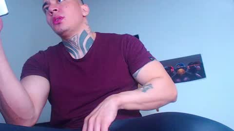Snapshot of criss__tom chatting on 02/05/25, 02:51 Cristopher online show from 02/05/25, 02:51