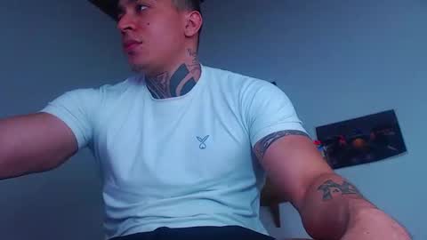 Snapshot of criss__tom chatting on 02/25/25, 02:14 Cristopher online show from 02/25/25, 02:14