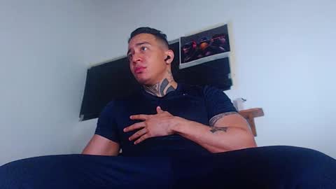 Snapshot of criss__tom chatting on 09/30/25, 02:16 Cristopher online show from 09/30/25, 02:16