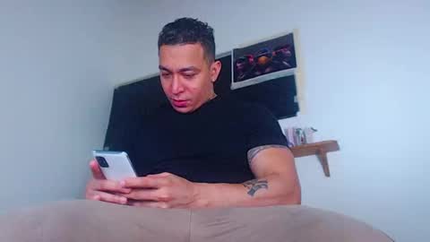 Snapshot of criss__tom chatting on 10/05/25, 12:53 Cristopher online show from 10/05/25, 12:53