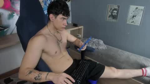 Cris online show from 02/08/26, 02:15