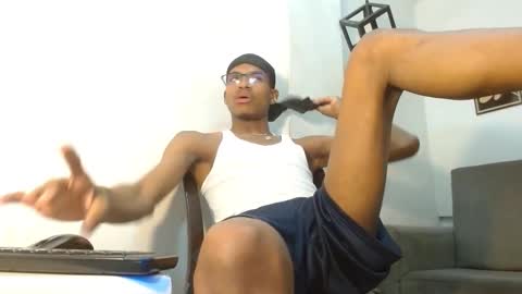 criss_zuri online show from 11/27/25, 12:18