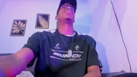 criss_zuri online show from 04/21/26, 11:49