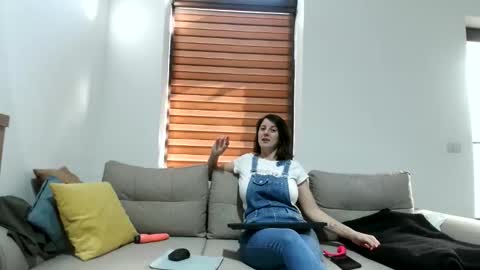 Snapshot of cristaelio chatting on 05/01/26, 03:16 Crista-Elio online show from 05/01/26, 03:16