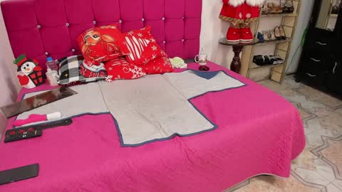 Snapshot of cristal_18xxx chatting on 12/16/24, 06:43 Cristal online show from 12/16/24, 06:43