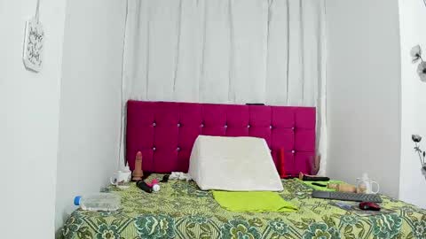 Snapshot of cristal_18xxx chatting on 02/13/25, 01:50 Cristal online show from 02/13/25, 01:50