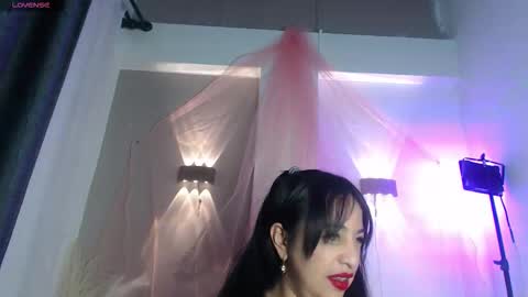 Cristal yours Milf online show from 11/10/25, 08:08