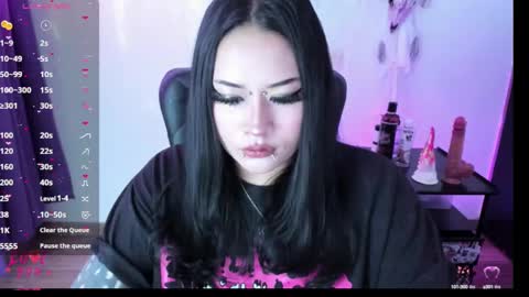 Snapshot of cristal_kosh chatting on 01/23/25, 01:24 Cris online show from 01/23/25, 01:24