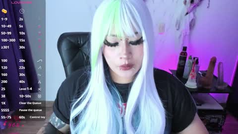 Snapshot of cristal_kosh chatting on 03/04/25, 11:08 Cris online show from 03/04/25, 11:08