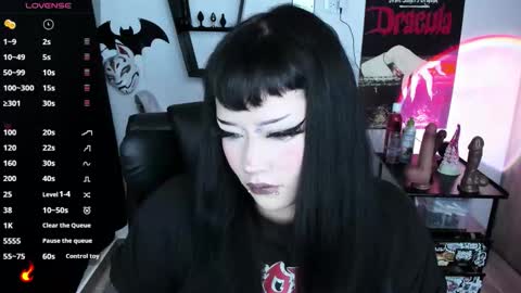 Snapshot of cristal_kosh chatting on 09/29/25, 12:43 Cris online show from 09/29/25, 12:43