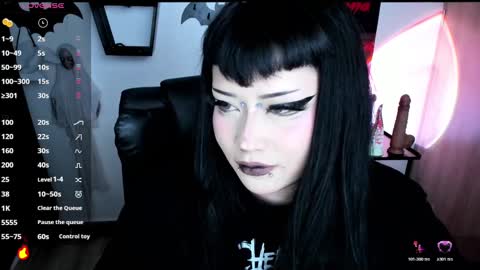 Cris online show from 11/22/25, 11:15