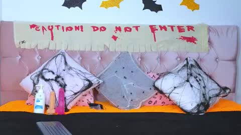 Snapshot of cristal_moon01 chatting on 10/13/25, 07:47 cristal_moon01 online show from 10/13/25, 07:47