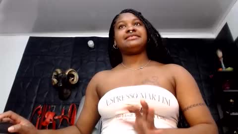 Snapshot of cristal_smith06 chatting on 05/10/26, 03:17 Hanna online show from 05/10/26, 03:17