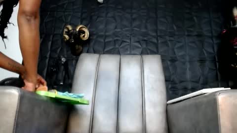 Snapshot of cristal_smith06 chatting on 05/29/26, 11:30 Hanna online show from 05/29/26, 11:30