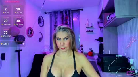 Snapshot of cristalayala_ chatting on 05/15/26, 12:17 Cristal Ayala online show from 05/15/26, 12:17