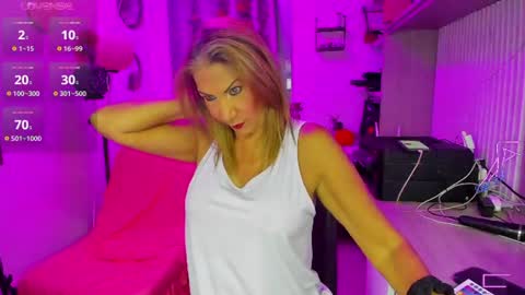 Snapshot of cristalayala_ chatting on 06/17/26, 11:27 Cristal Ayala online show from 06/17/26, 11:27