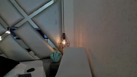 cristalevans_vc online show from 10/06/25, 01:58