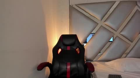 cristalevans_vc online show from 10/16/25, 05:30