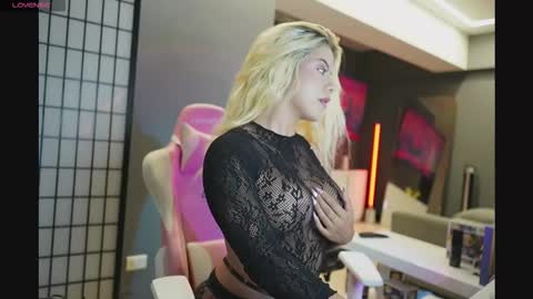 Laura online show from 11/20/25, 05:29