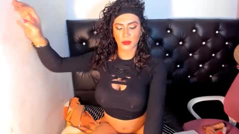 Snapshot of cristallwright chatting on 12/16/24, 09:52 cristallwright online show from 12/16/24, 09:52