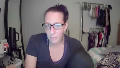 Snapshot of cristalmills069 chatting on 05/14/26, 05:03 Quartz online show from 05/14/26, 05:03