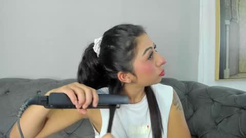  Independent Model online show from 01/10/25, 12:15