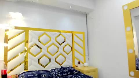  Independent Model online show from 01/15/25, 03:43