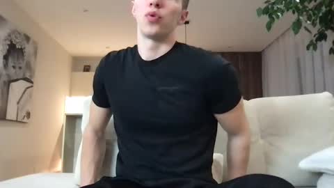 Snapshot of cristianovilla chatting on 01/12/25, 04:08 CristianoHailey online show from 01/12/25, 04:08