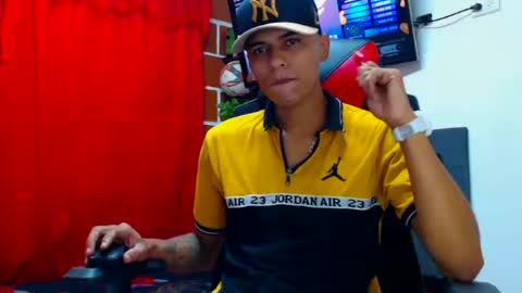 Snapshot of cristiantayron chatting on 06/21/26, 05:59 cristian online show from 06/21/26, 05:59